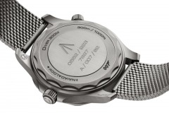 omega_210_90_42_20_01_001_caseback_jpg