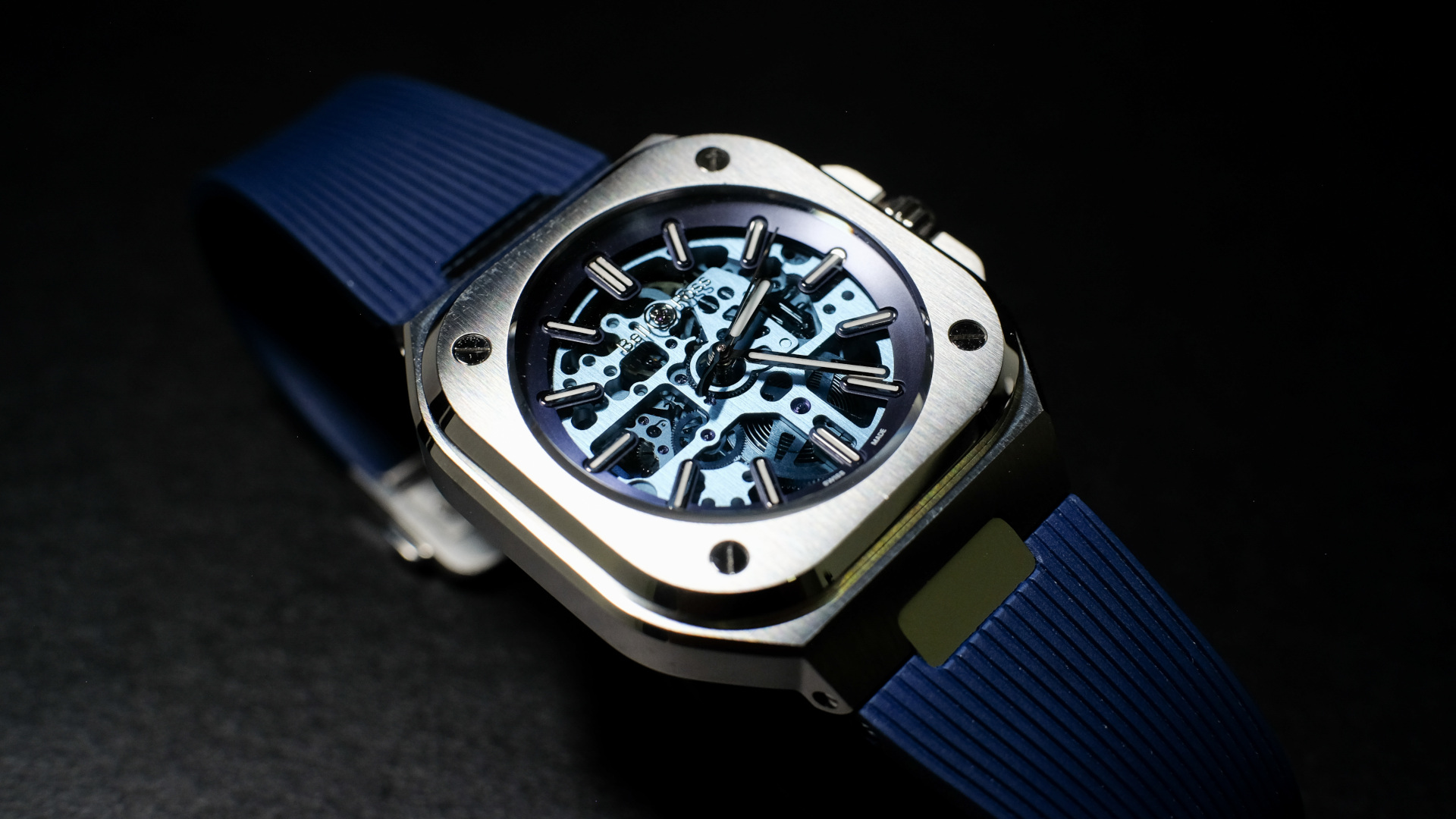 Bell & Ross BR 05 Skeleton Blue: When the steel sports watch takes on a more elegant form